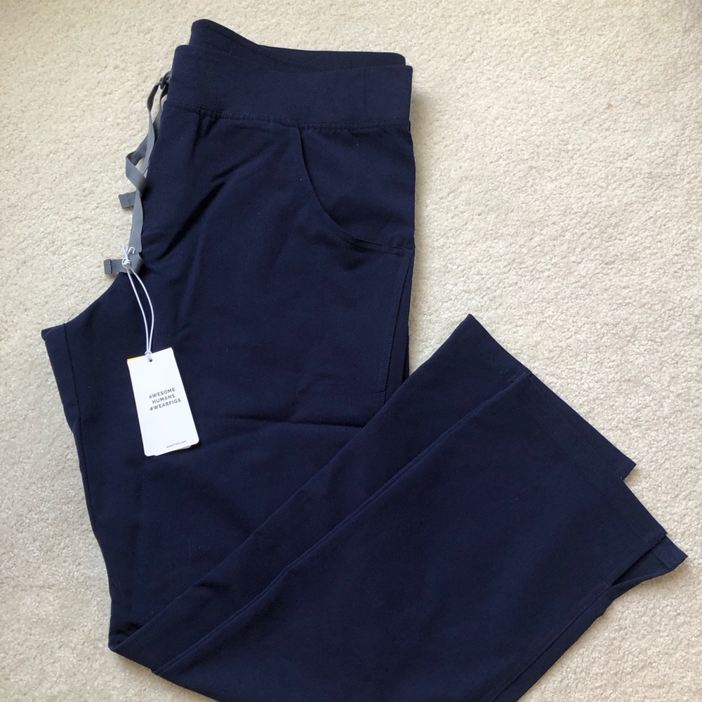 FIGS Navy Cargo Scrub Pants